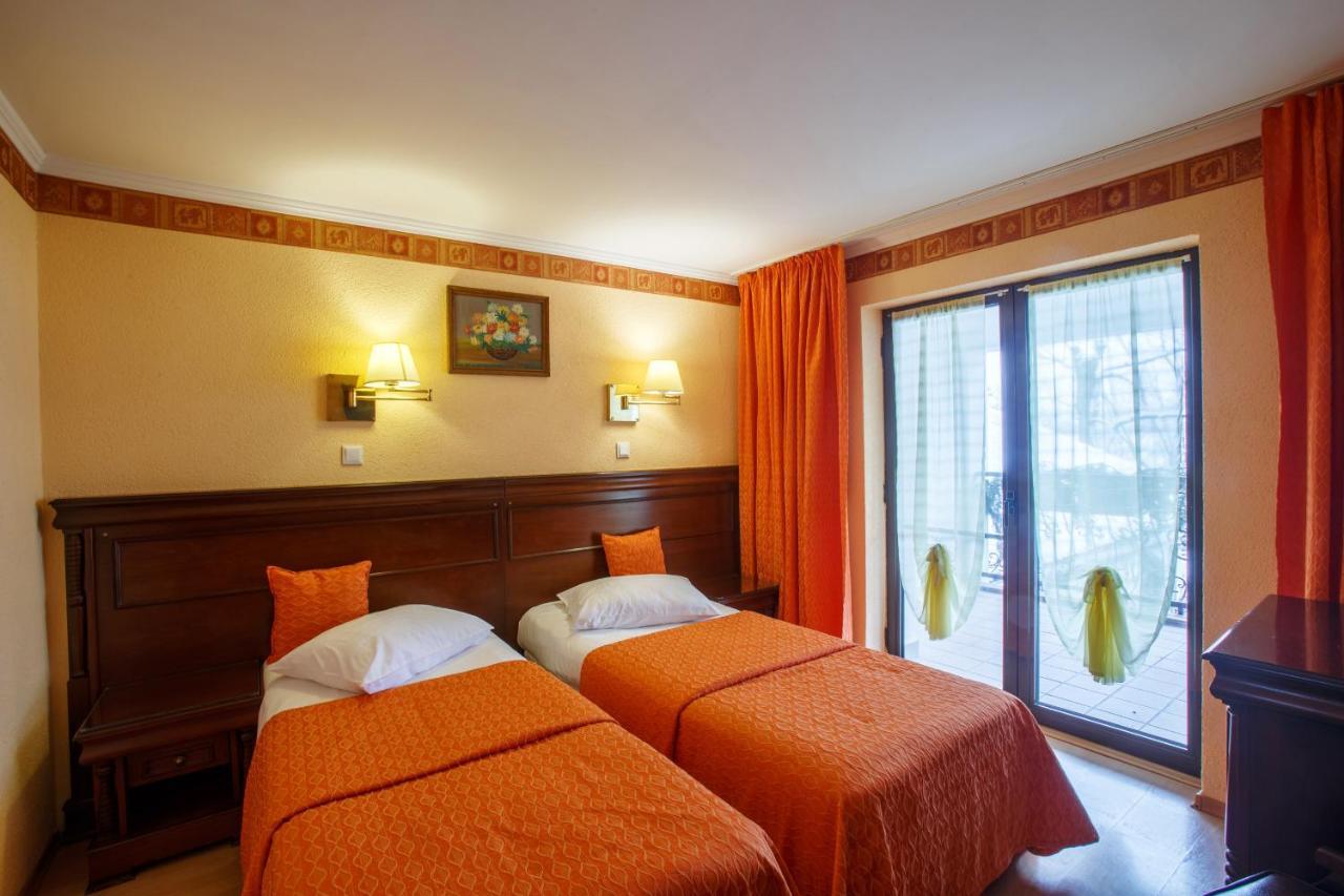 Domeniul Dracula Danes Hotel ภายนอก รูปภาพ