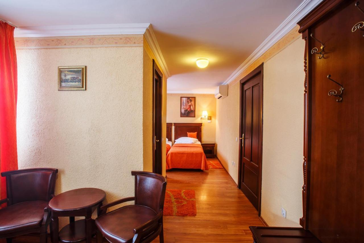 Domeniul Dracula Danes Hotel ภายนอก รูปภาพ