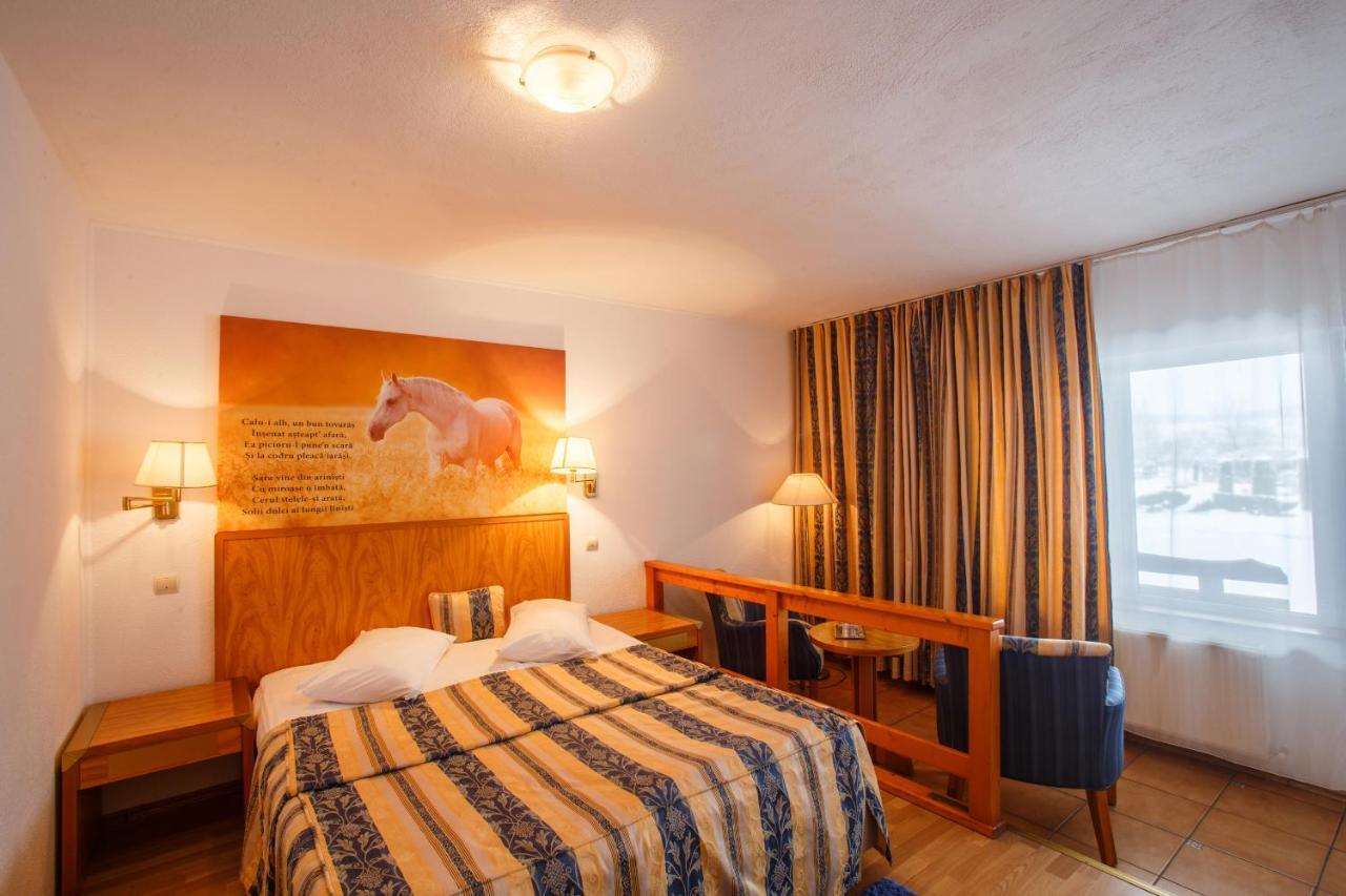 Domeniul Dracula Danes Hotel ภายนอก รูปภาพ