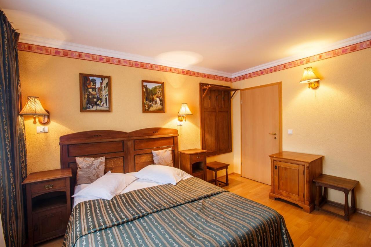 Domeniul Dracula Danes Hotel ภายนอก รูปภาพ