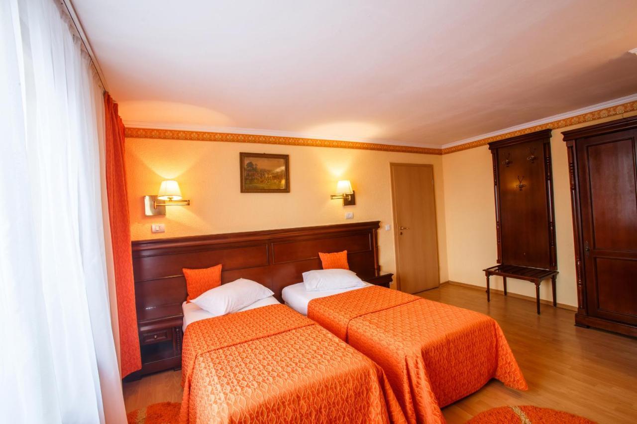 Domeniul Dracula Danes Hotel ภายนอก รูปภาพ