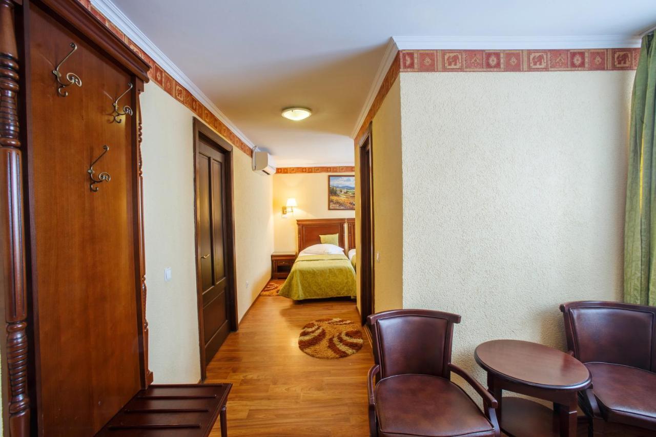 Domeniul Dracula Danes Hotel ภายนอก รูปภาพ