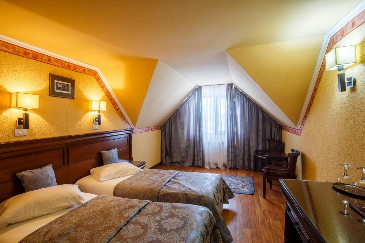 Domeniul Dracula Danes Hotel ภายนอก รูปภาพ