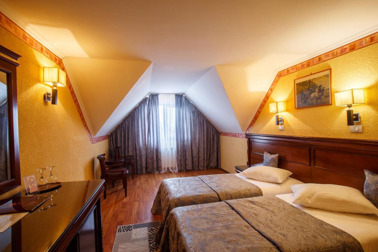 Domeniul Dracula Danes Hotel ภายนอก รูปภาพ