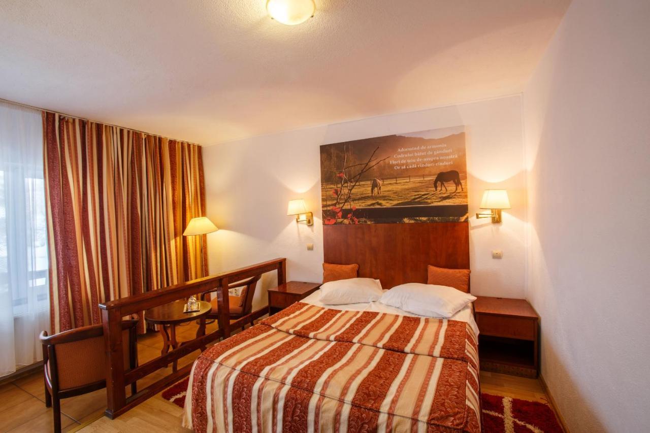 Domeniul Dracula Danes Hotel ภายนอก รูปภาพ