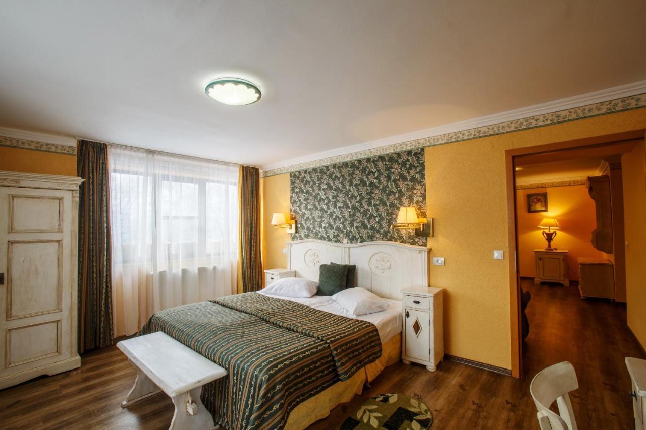 Domeniul Dracula Danes Hotel ภายนอก รูปภาพ