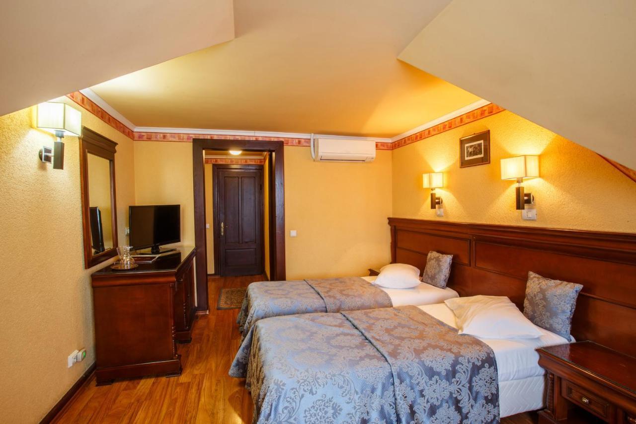Domeniul Dracula Danes Hotel ภายนอก รูปภาพ
