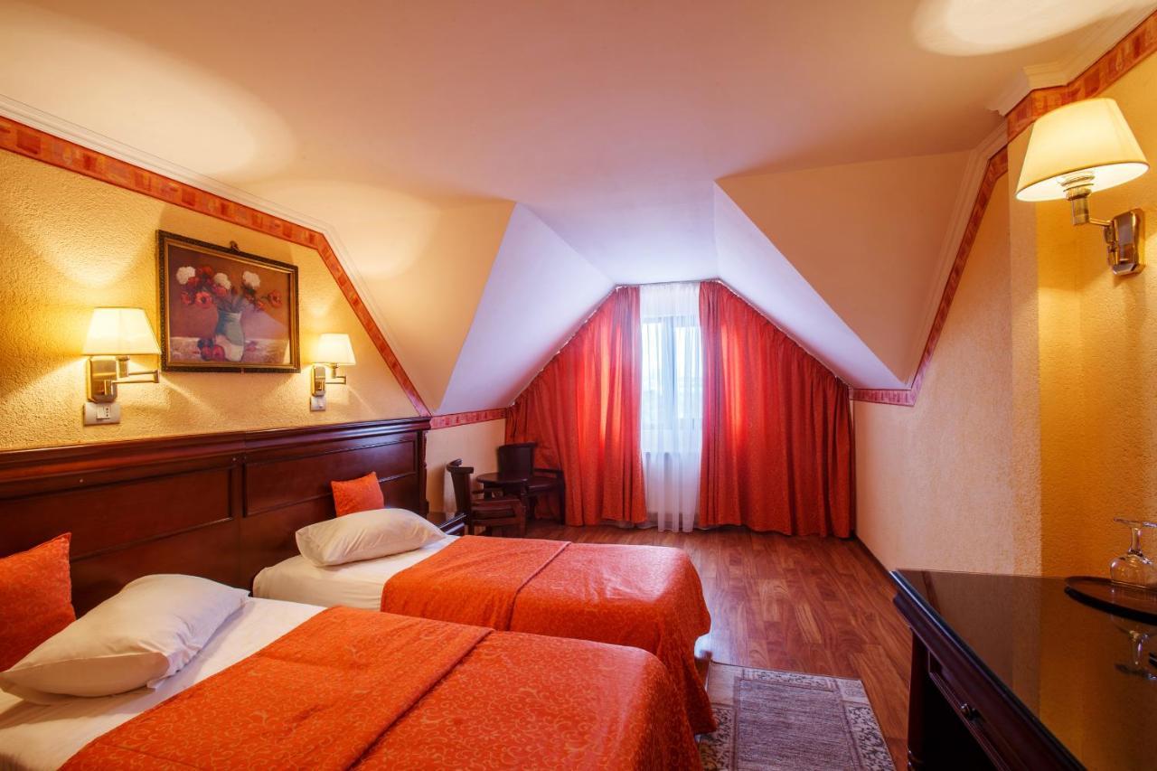 Domeniul Dracula Danes Hotel ภายนอก รูปภาพ