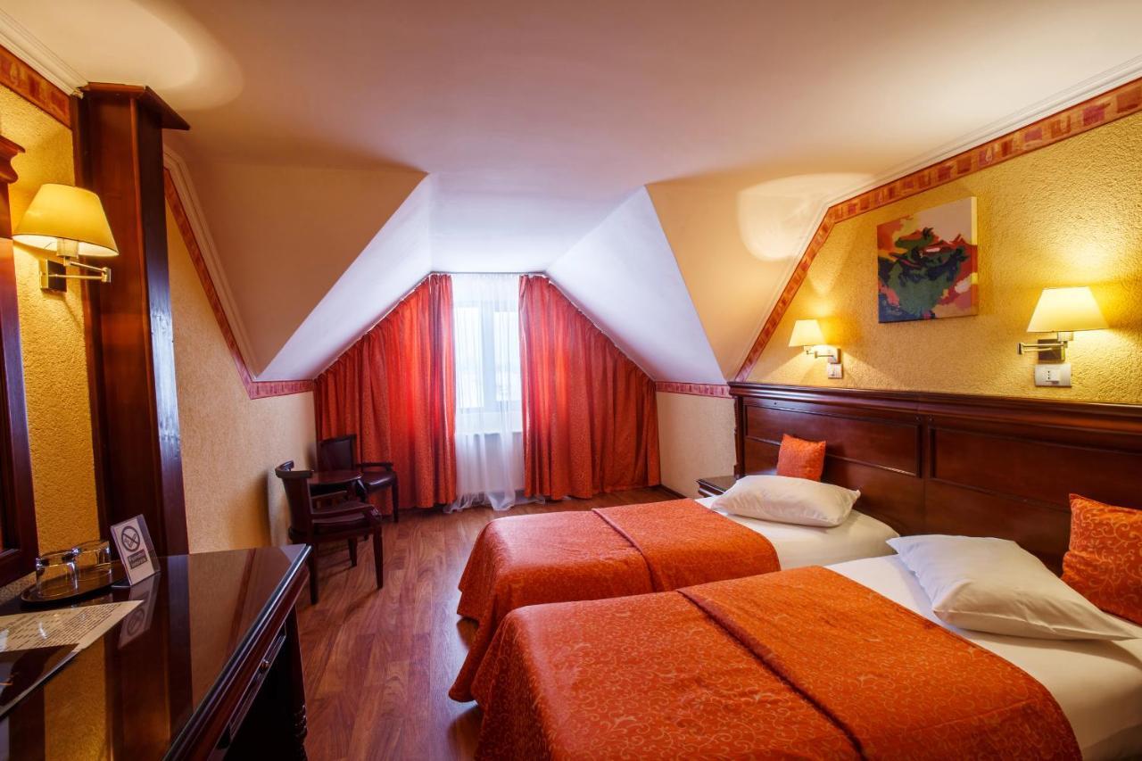 Domeniul Dracula Danes Hotel ภายนอก รูปภาพ