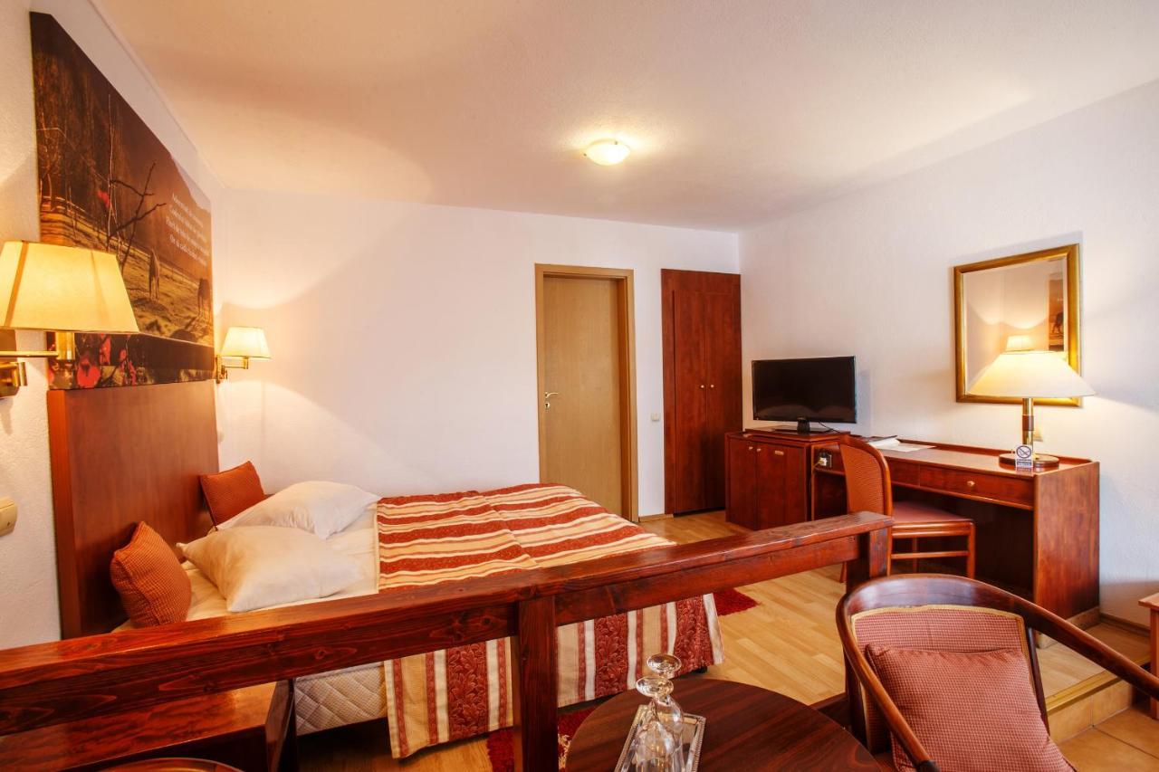Domeniul Dracula Danes Hotel ภายนอก รูปภาพ