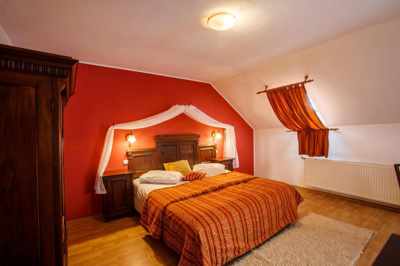 Domeniul Dracula Danes Hotel ภายนอก รูปภาพ