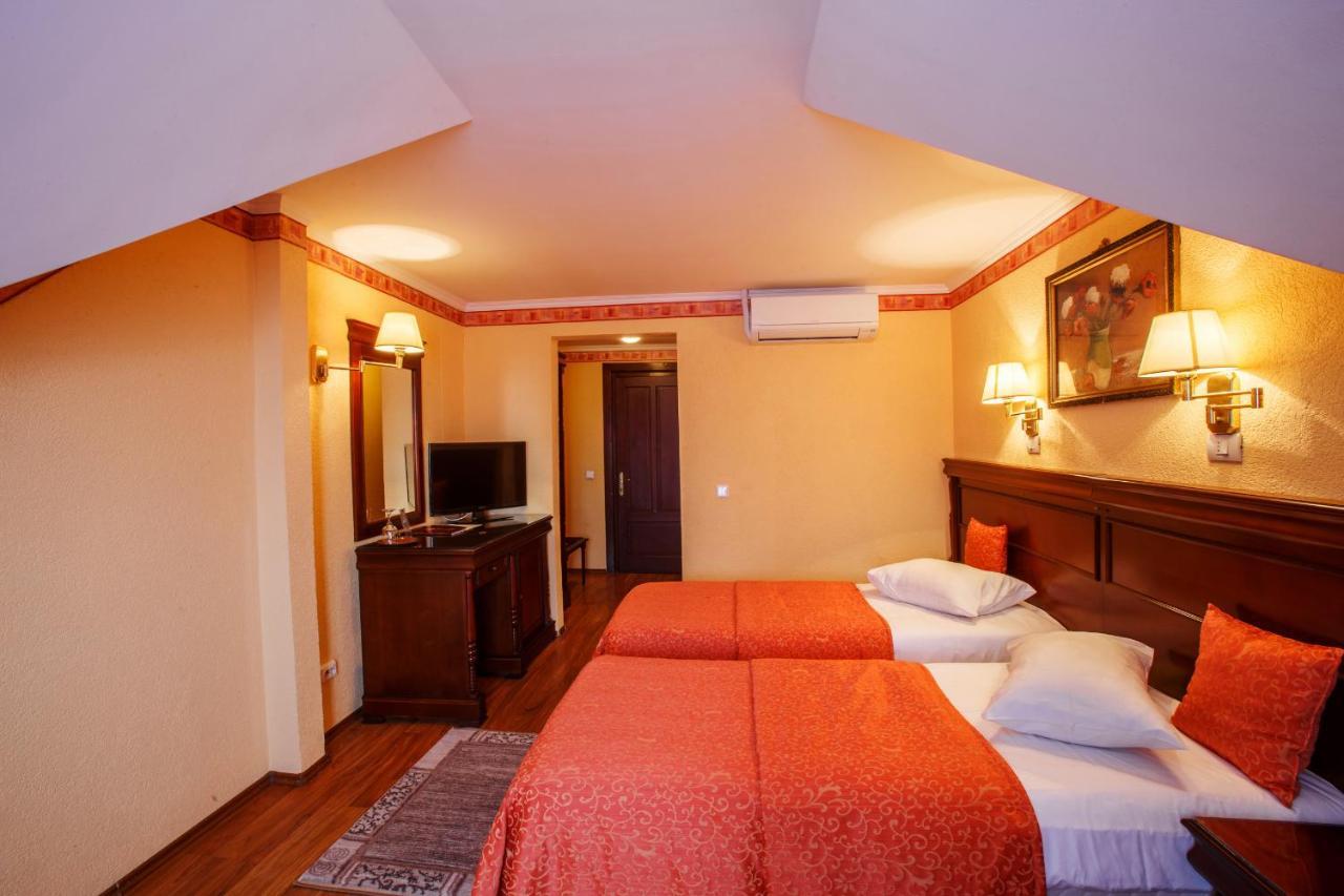 Domeniul Dracula Danes Hotel ภายนอก รูปภาพ