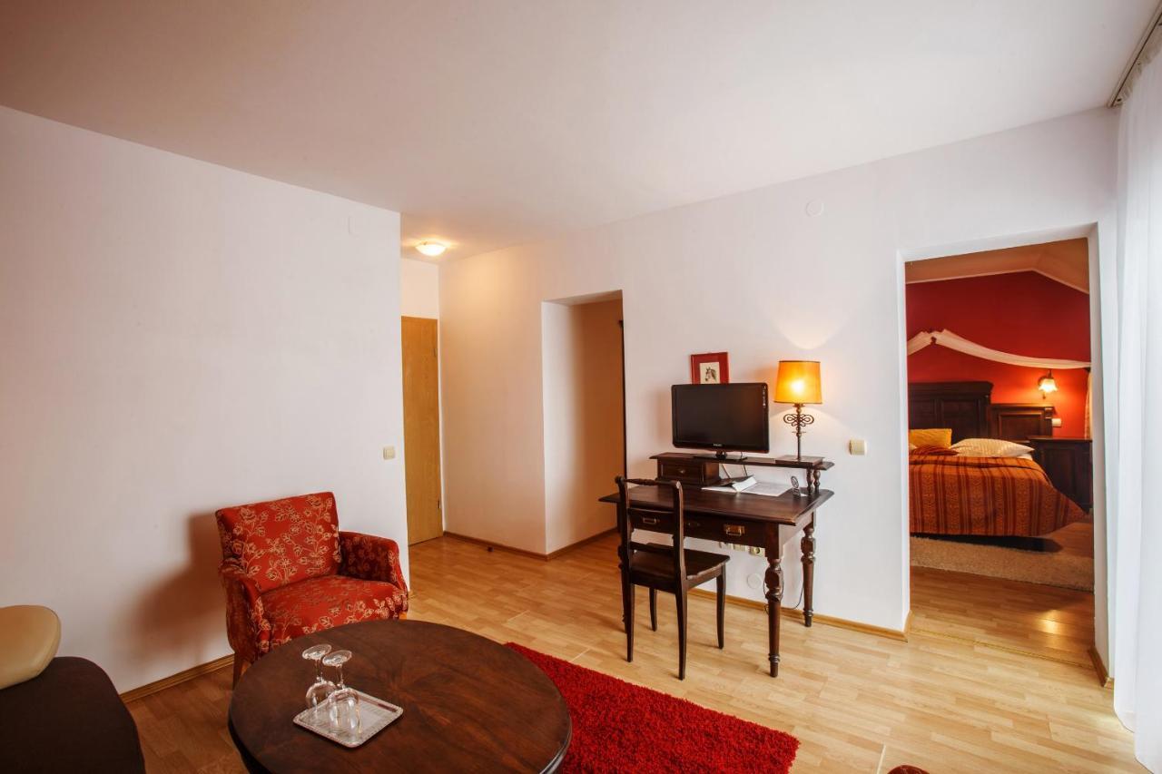 Domeniul Dracula Danes Hotel ภายนอก รูปภาพ
