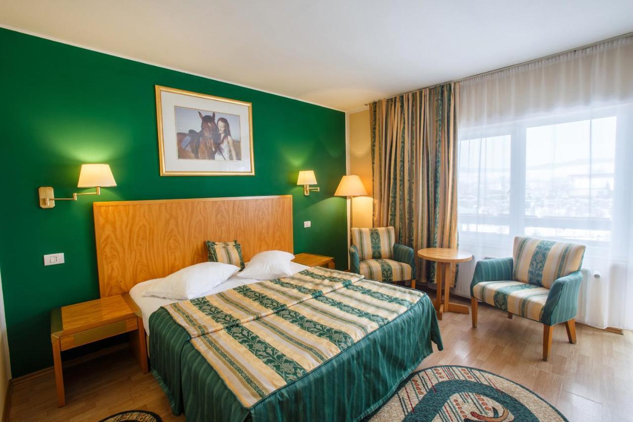 Domeniul Dracula Danes Hotel ภายนอก รูปภาพ