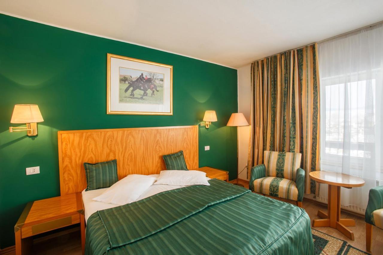 Domeniul Dracula Danes Hotel ภายนอก รูปภาพ