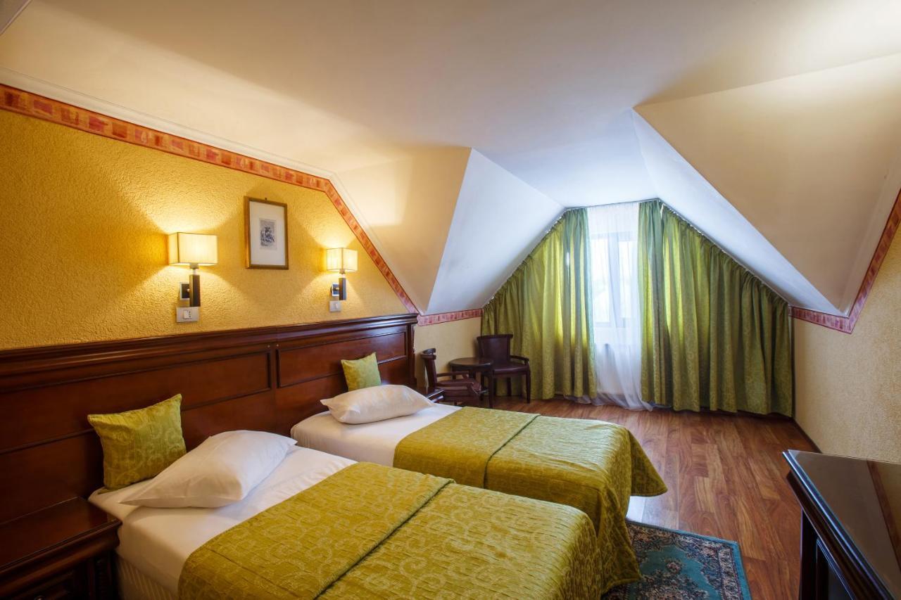 Domeniul Dracula Danes Hotel ภายนอก รูปภาพ
