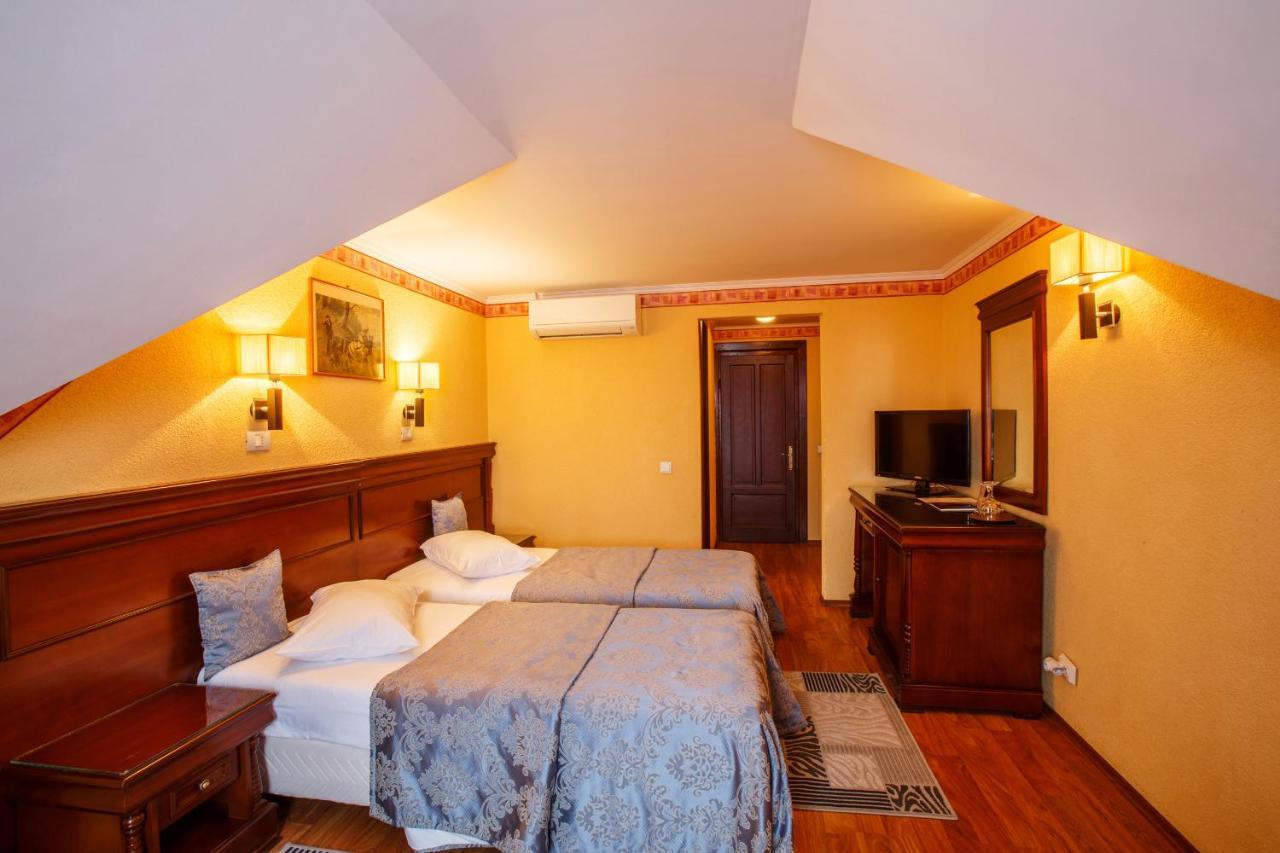 Domeniul Dracula Danes Hotel ภายนอก รูปภาพ