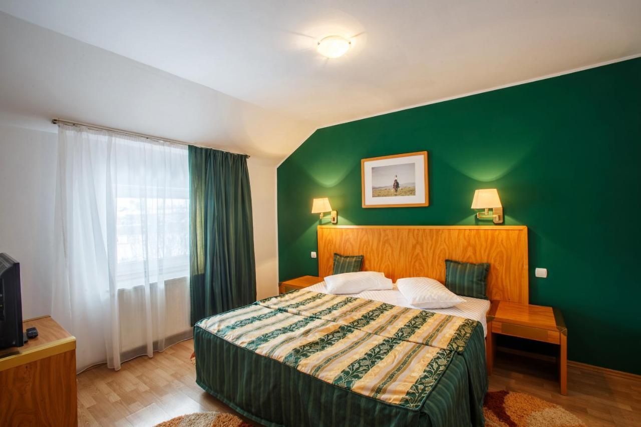 Domeniul Dracula Danes Hotel ภายนอก รูปภาพ