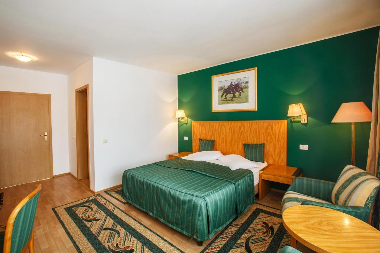 Domeniul Dracula Danes Hotel ภายนอก รูปภาพ