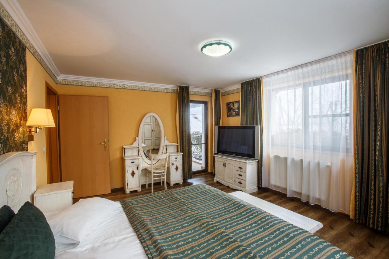 Domeniul Dracula Danes Hotel ภายนอก รูปภาพ