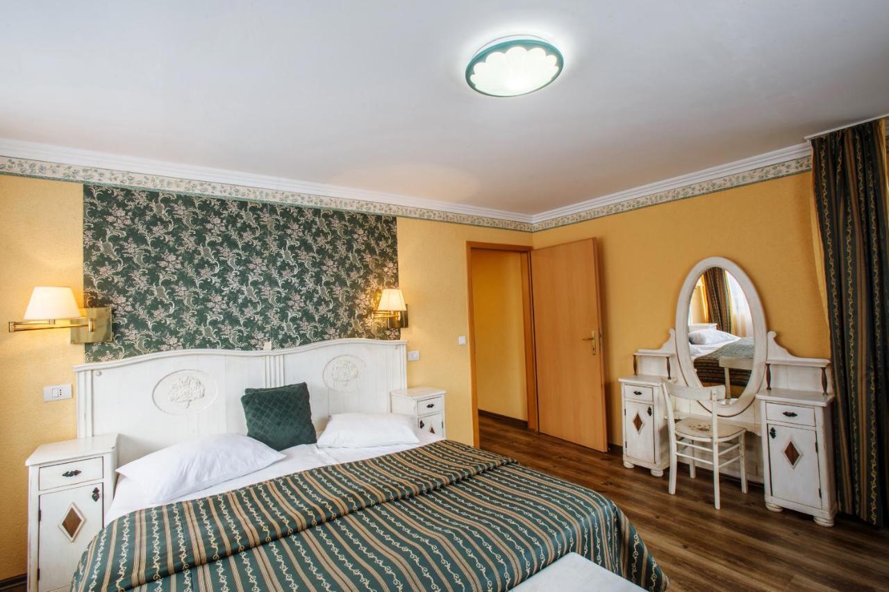 Domeniul Dracula Danes Hotel ภายนอก รูปภาพ